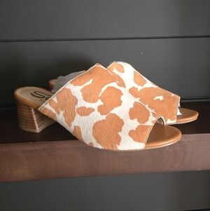 Sbicca Peeptoe Tan and White Cowhide Slide